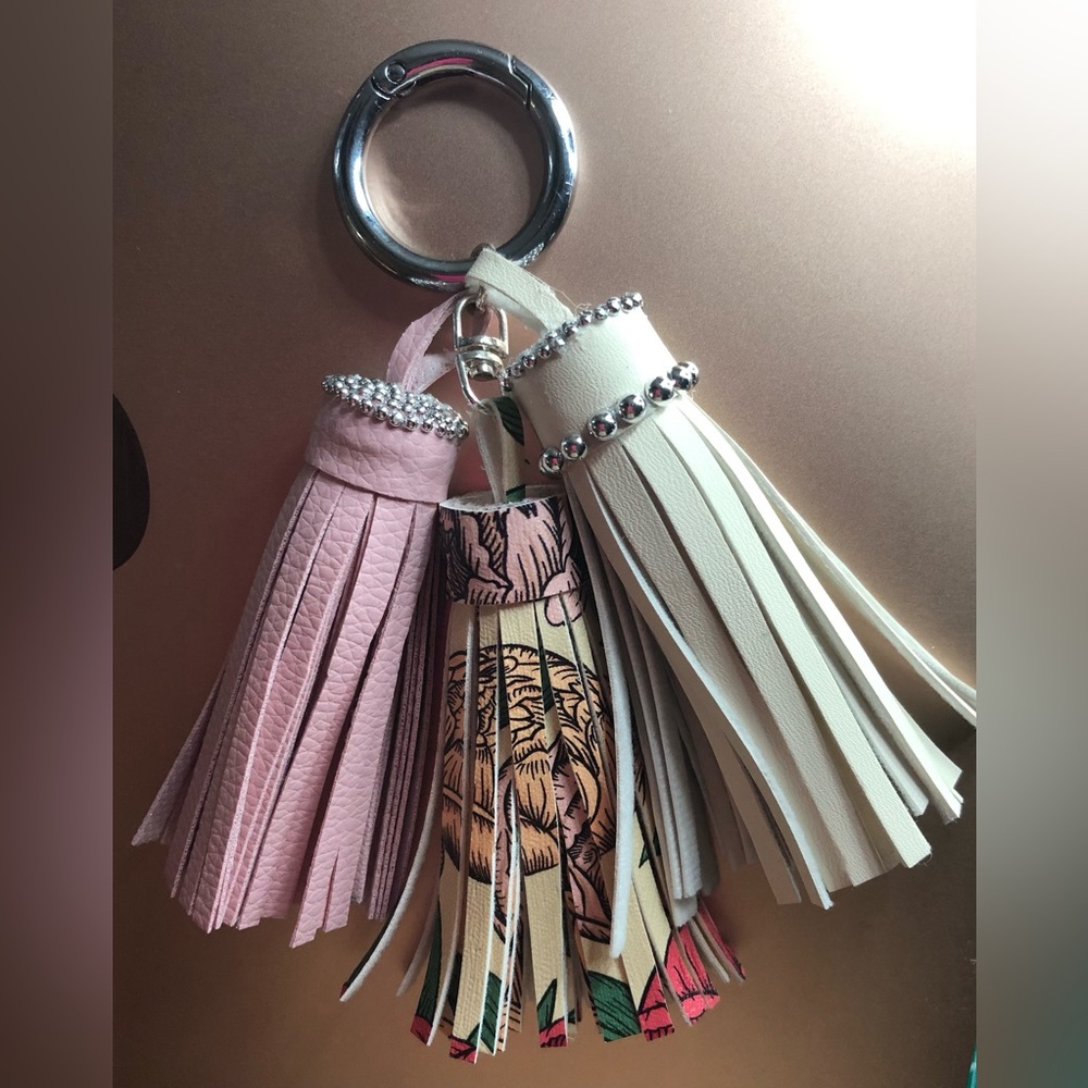 Handmade Spring Time Tassel Key Holder - Picture 3 of 3
